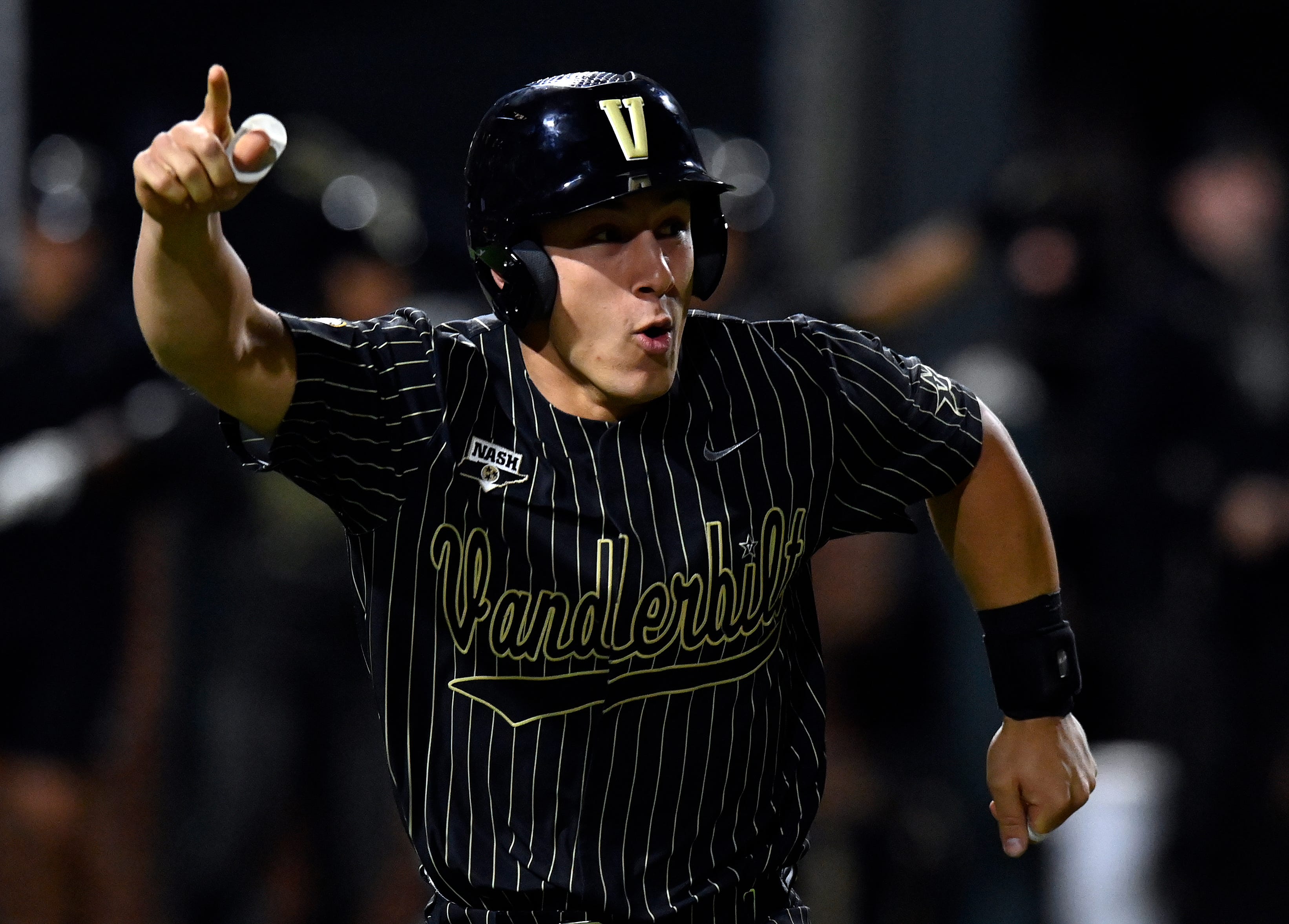 Florida baseball Vandy rallies to win Game 2 of SEC series