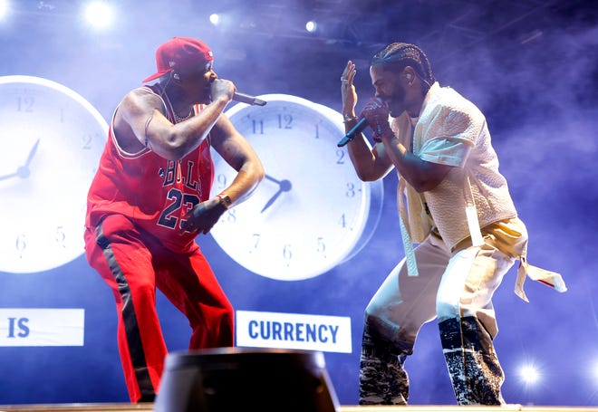 INDIO, CALIFORNIA - APRIL 15: (L-R) YG and Big Sean performs onstage at the Sahara Tent during the 2022 Coachella Valley Music And Arts Festival on April 15, 2022 in Indio, California. (Photo by Frazer Harrison/Getty Images for Coachella) ORG XMIT: 775776708 ORIG FILE ID: 1391731292