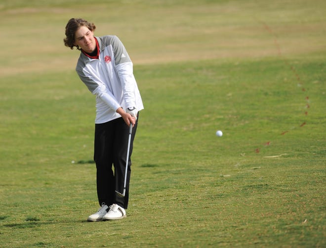 Jim Ned's Aiden Waggoner chips onto the green at the Region I-3A golf tournament on Tuesday.