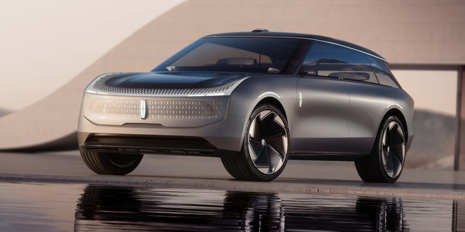 The Lincoln Star Concept is distinguished by a electro-magnetic glass frunk.