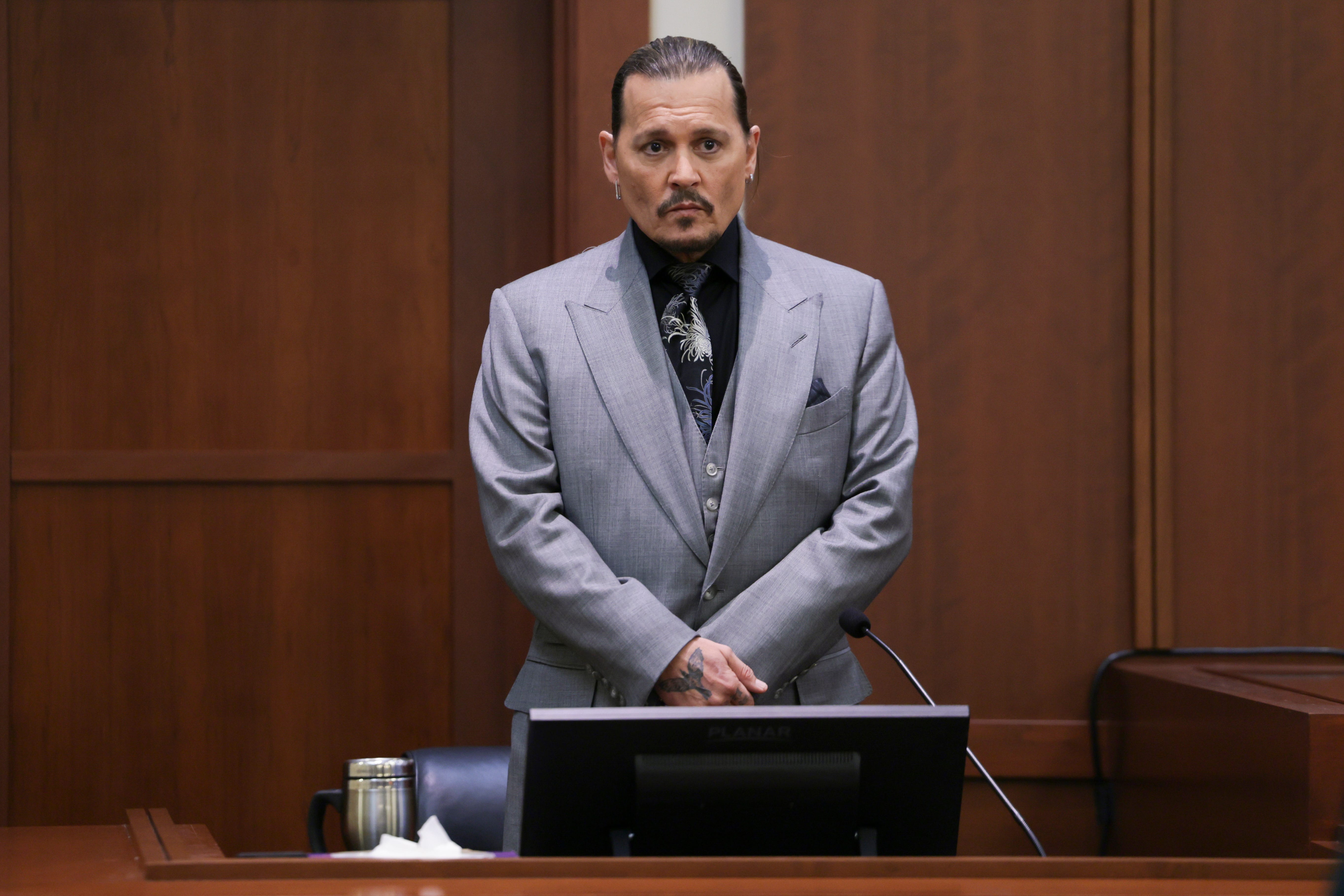 Компенсация джонни деппа. Johnny Depp 2022. Джонни Деппом 2022. Джонни Депп и Эмбер.
