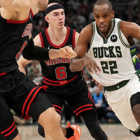Milwaukee Bucks forward Khris Middleton (22) drive