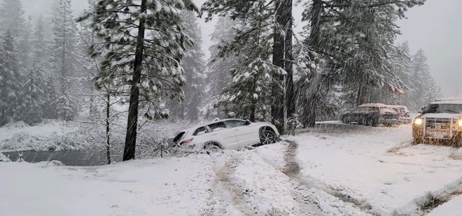Weather closes Sierra schools; California, Oregon travel disrupted