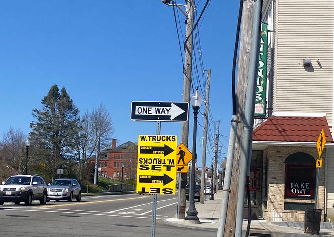 "Tractor" es el nombre en clave de "mejor" En pancartas de producción colocadas alrededor de los lugares de filmación.