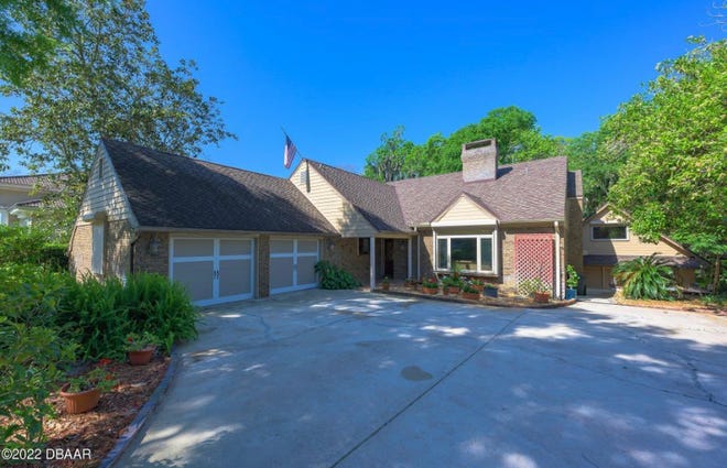 Sitting on the banks of the Tomoka River in the highly sought-after Ormond Beach community of Tomoka Oaks, this Cape Cod-style home has been meticulously maintained.