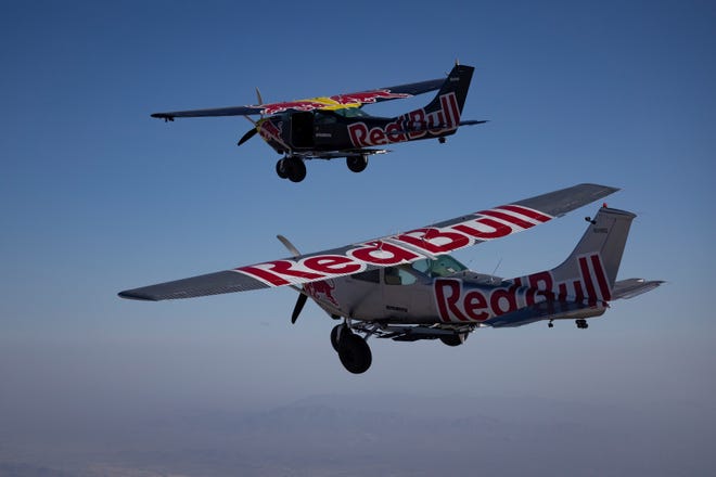 ‘Plane swap’ stunt unsuccessful in Arizona as aircraft loses control