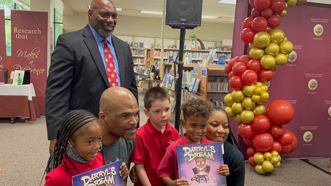 Darryl “DMC” McDaniels poses with Governors Charter Academy Principal David Chambers (standing), GCA kindergarten teacher Mary Blackmon-Rivers and three students, Keirsten Lopez, Andres-Refugio Burckner (center) and Josiah Gaulden, during a private reception.