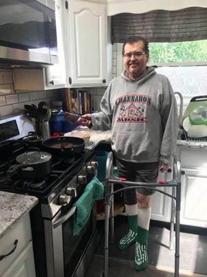 Haziran ayında Henry Garza, Kasım 2020'de COVID-19'a yakalanmasından bu yana ilk kez yemek pişirmeye başladı.