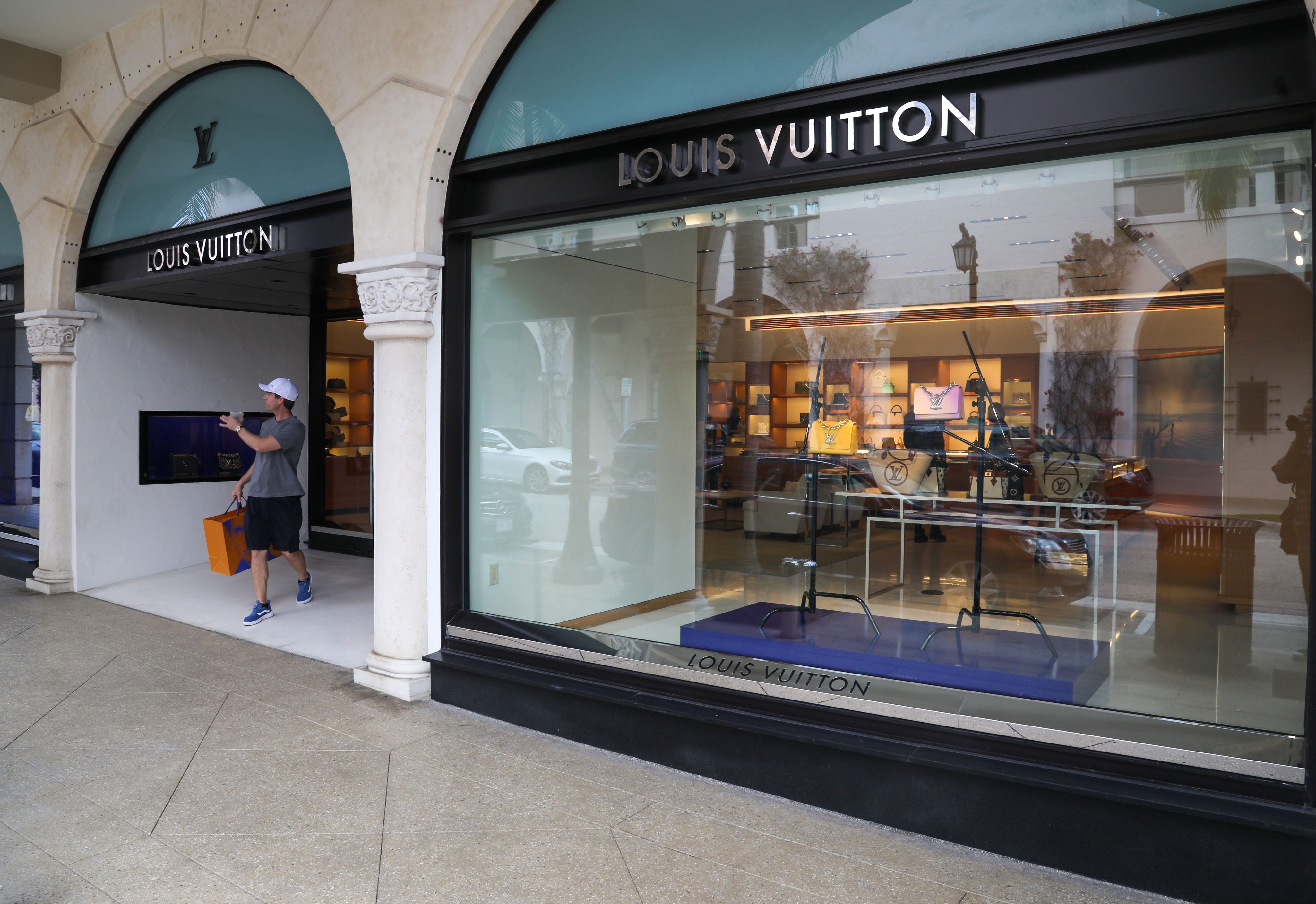Louis Vuitton Aventura Tambour Horizon Watch Popup store United States