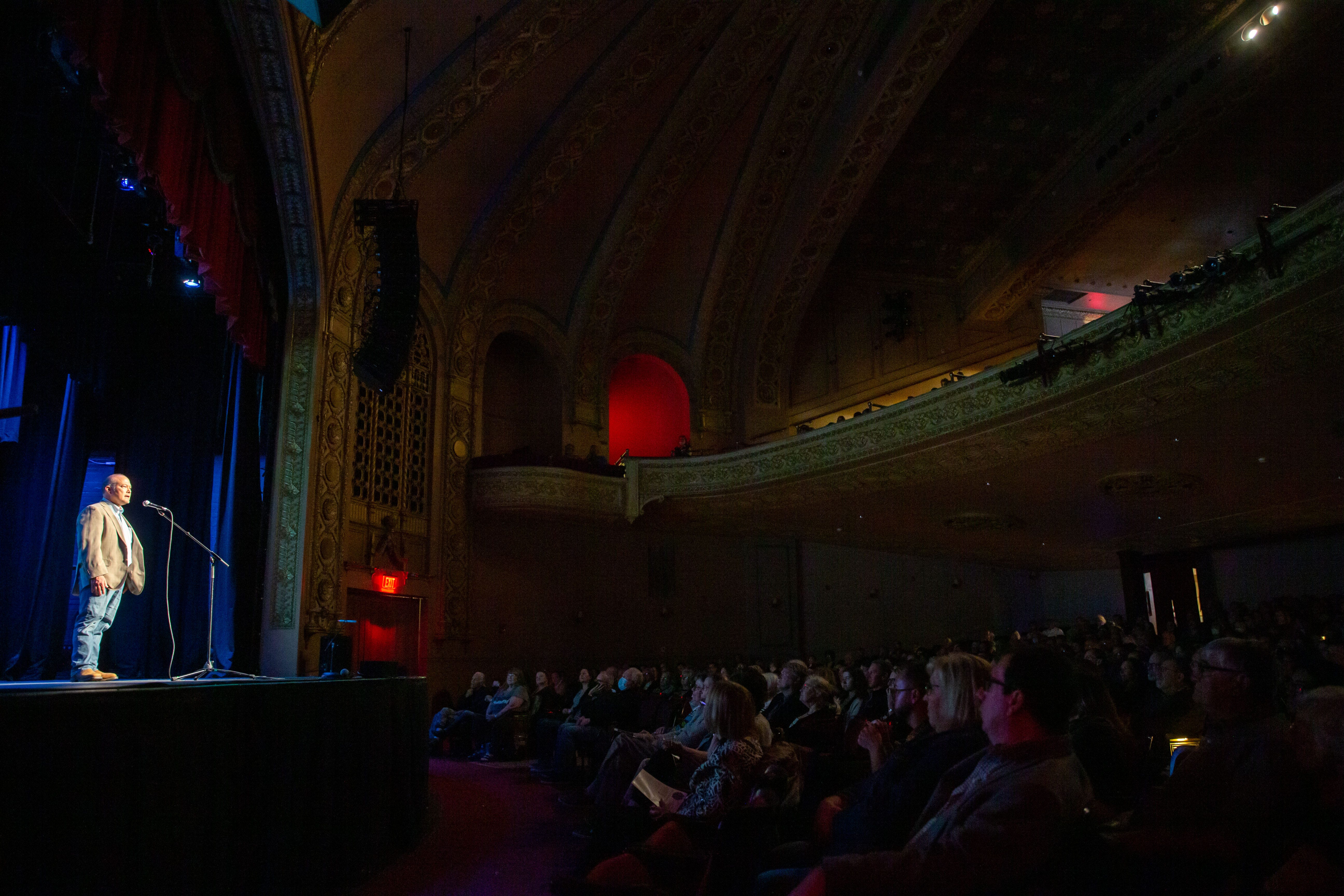 当一个讲故事的人因为种族或文化而没有被接受时，他会找到宽恕