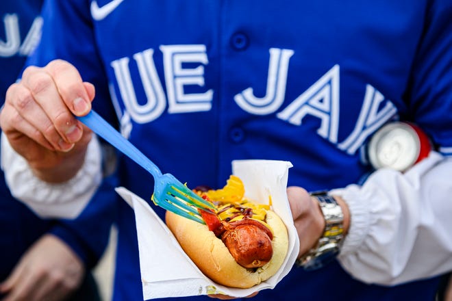 MLB stadiums stay flush with hot dogs despite supply chain problems MLB stadiums stay flush with hot dogs despite supply chain problems