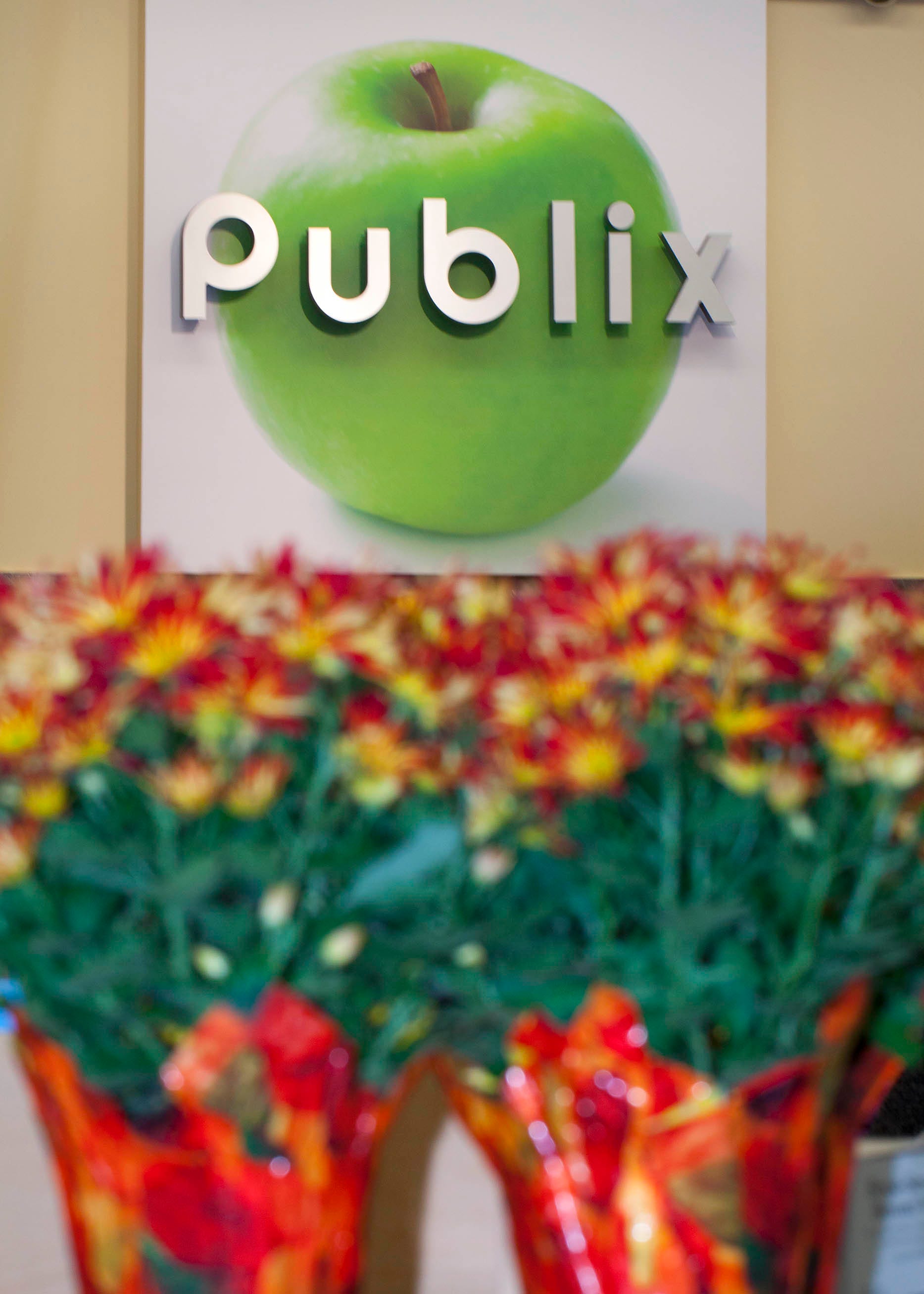 Publix employee who started petition says company's wage caps are unfair