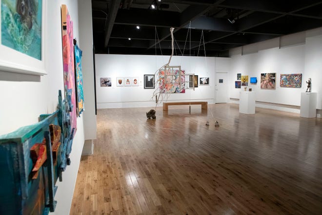 Το Μουσείο Τέχνης Pensacola παρουσιάζει επί του παρόντος έργα τέχνης που δημιουργήθηκαν από τα μέλη του στην γκαλερί στον επάνω όροφο.  Η έκθεση θα διαρκέσει έως τις 29 Μαΐου. 