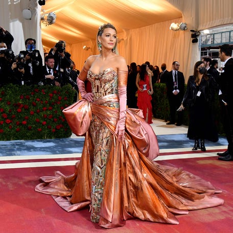 US actress Blake Lively arrives for the 2022 Met Gala at the Metropolitan Museum of Art on May 2, 2022, in New York. - The Gala raises money for the Metropolitan Museum of Art's Costume Institute. The Gala's 2022 theme is "In America: An Anthology of Fashion". (Photo by ANGELA  WEISS / AFP) (Photo by ANGELA  WEISS/AFP via Getty Images) ORG XMIT: 0 ORIG FILE ID: AFP_329D4BW.jpg
