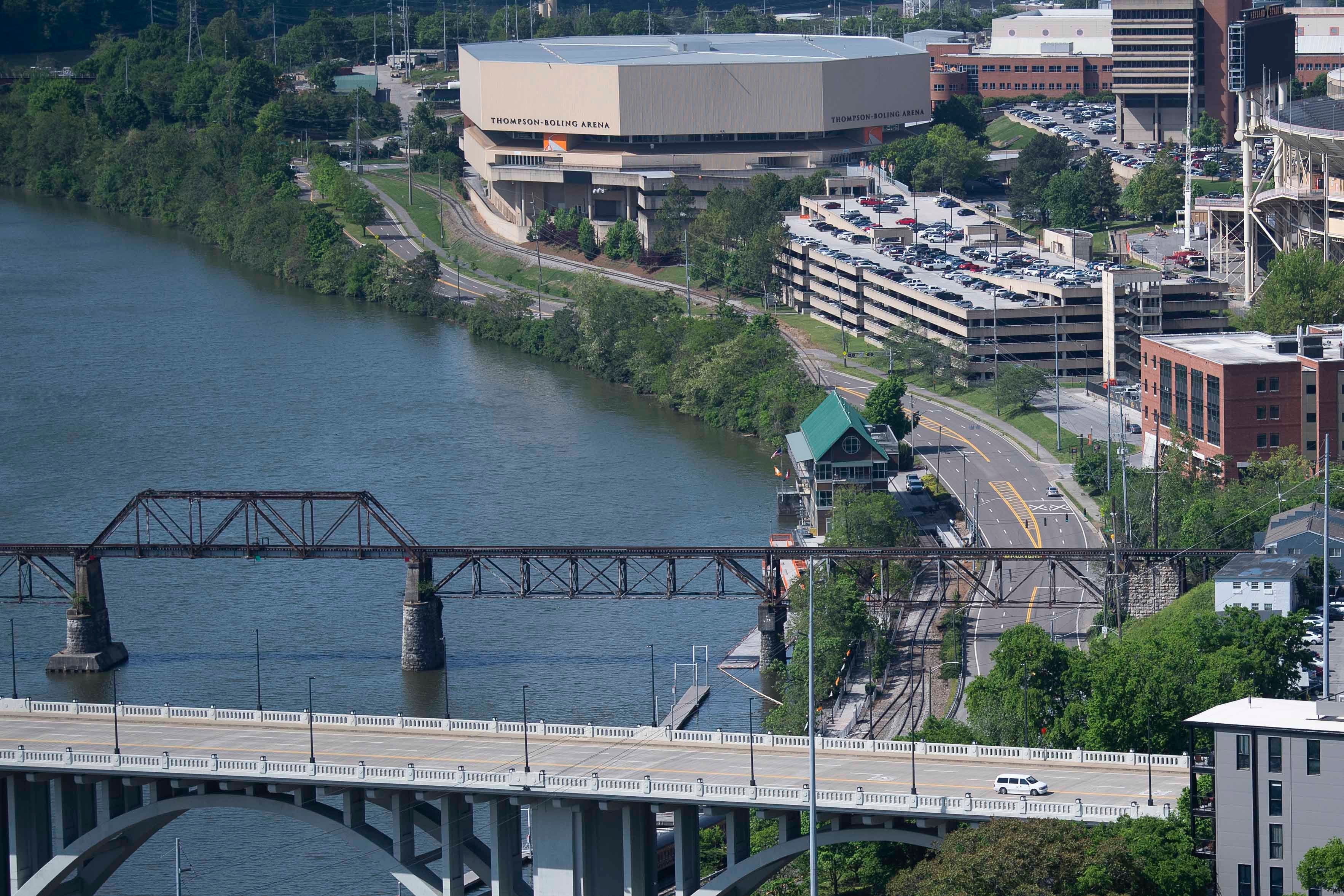Knoxville housing expanding with apartments near downtown river by UT