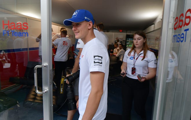 Il pilota del team Haas F1 Mick Schumacher è arrivato per parlare con i media giovedì al Gran Premio di Miami ai Miami Gardens.