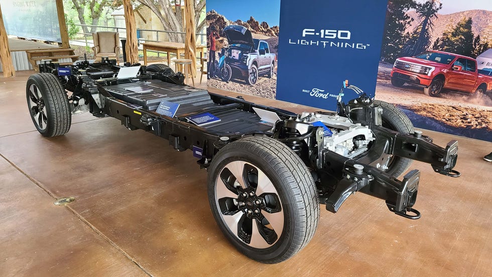 With a new box frame carrying a 98 kWh or 131 kWh battery, the 2022 Ford F-150 Lightning is all electric with motors front and rear.