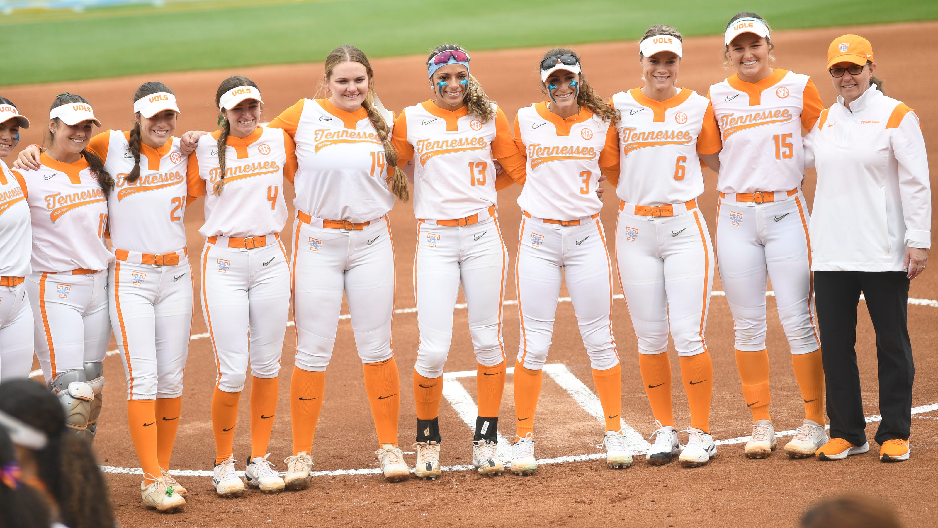 What are the Tennessee Lady Vols softball odds to win the 2022 WCWS