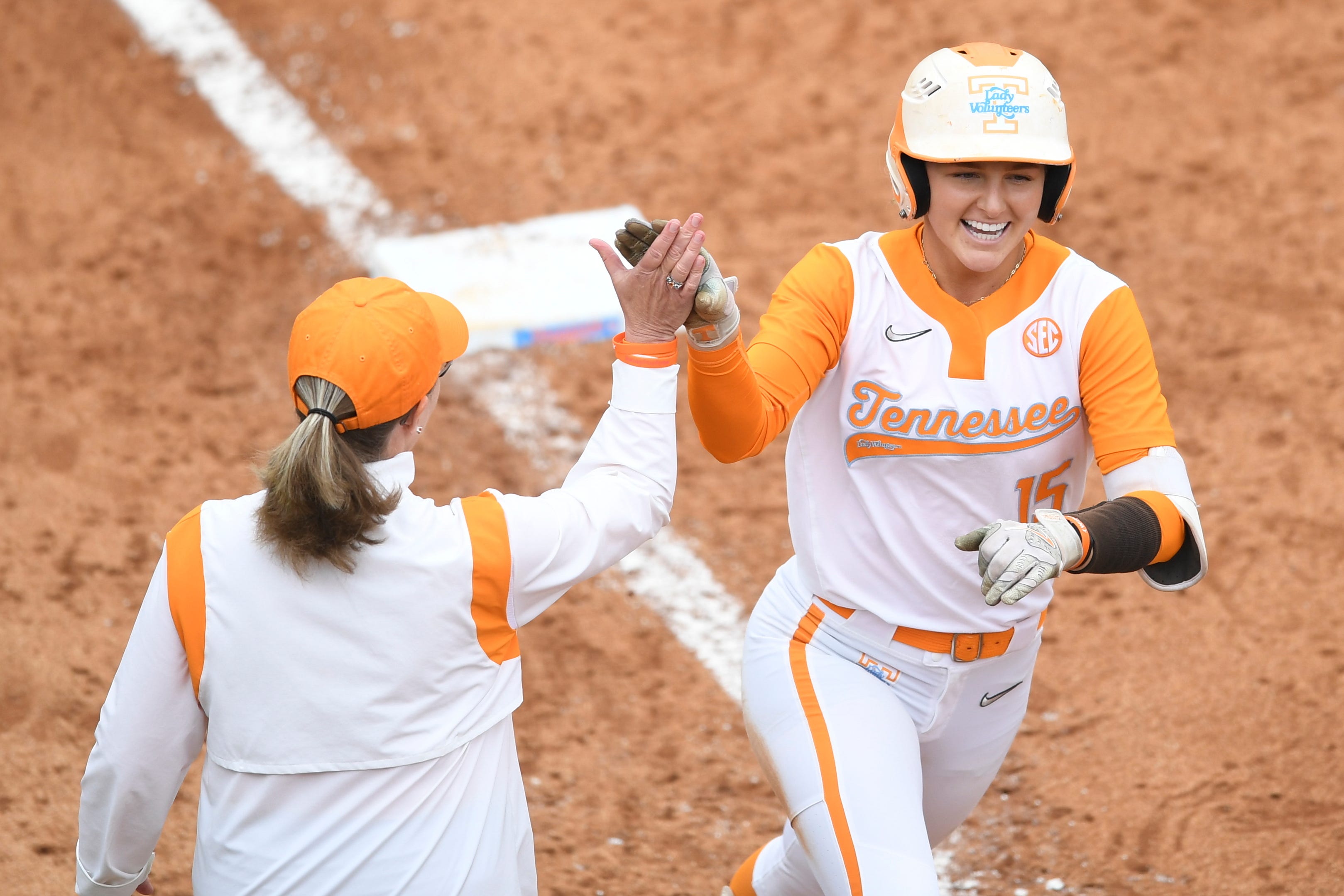 What are the Tennessee Lady Vols softball odds to win the 2022 WCWS