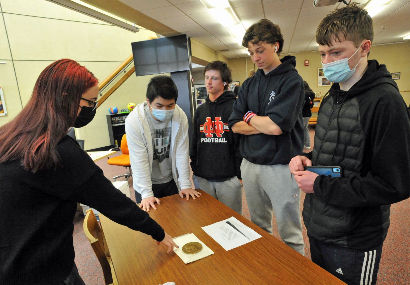 tour-guides-in-training-quincy-students-teach-local-history