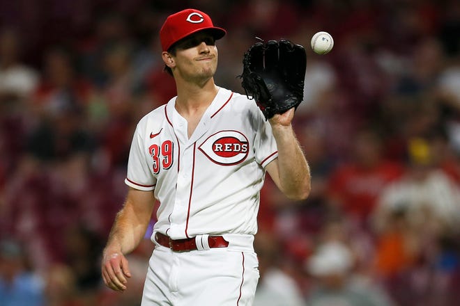 Cincinnati Reds relief pitcher Lucas Sims (39) reacts to a pitch in the sixth inning of the MLB National League game between the Cincinnati Reds and the Milwaukee Brewers at Great American Ball Park in downtown Cincinnati on Tuesday, May 10, 2022. The Brewers came back for a 5-4 win. 