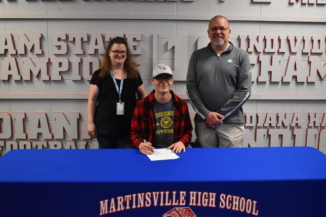 Martinsville's Griffin Worzella with family as he signs to join Vincennes University's track and cross country teams in the fall of 2022.