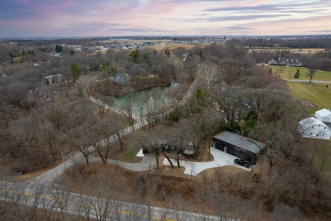 Home of former Des Moines Art Center director for sale at 2025 SE Brown's Woods Lane.
