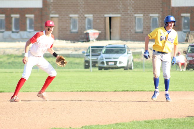 Shelby's Alex Bruskotter pays close attention to Ontario's Jacob Barabani at second base during Tuesday evening's MOAC league game.