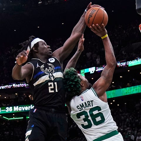 Jrue Holiday (21) helps secure the Bucks' win with