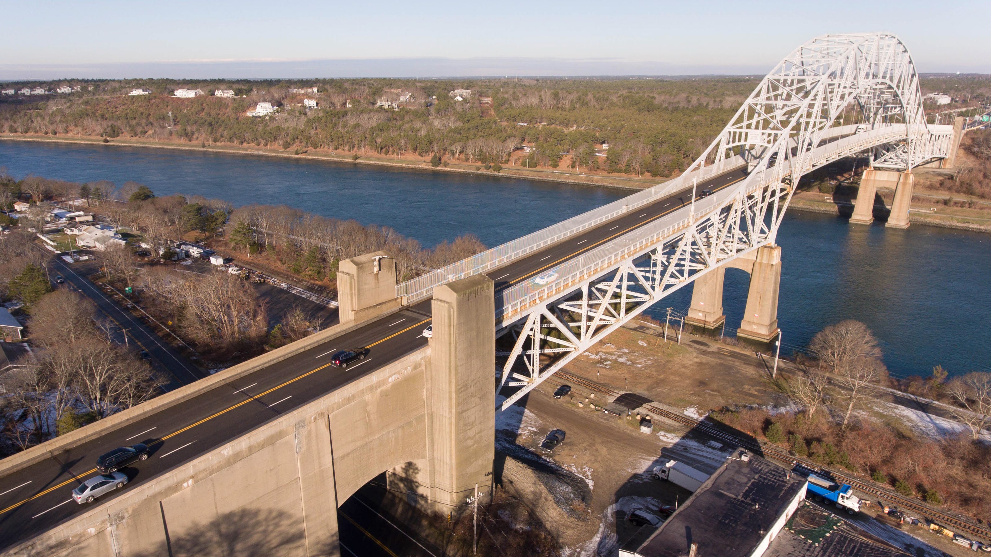 Sagamore Bridge Traffic 61 - 7i28bgd
