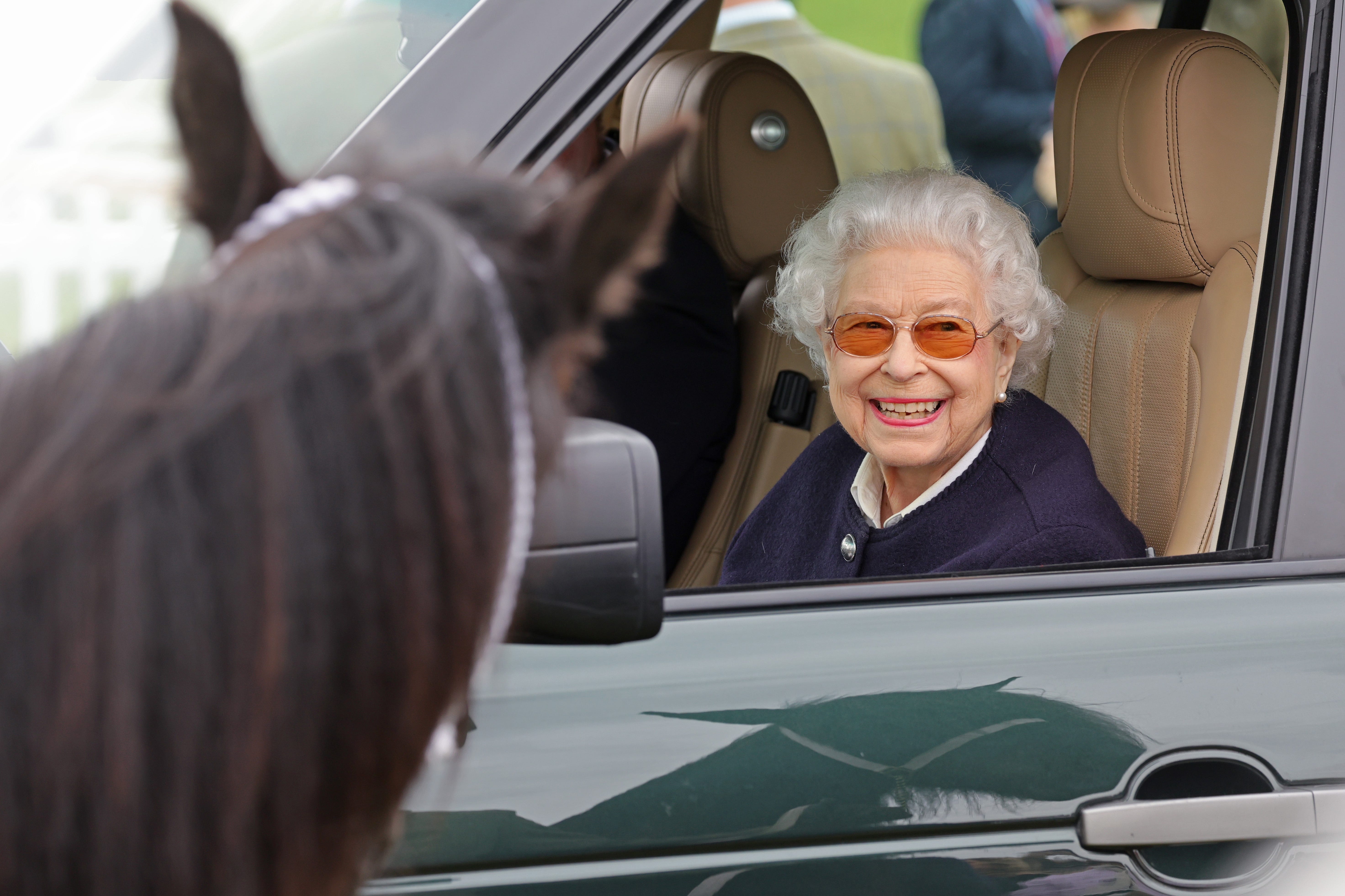 Queen elizabeth ii smiles brightly at horse show, her first public appearance in weeks