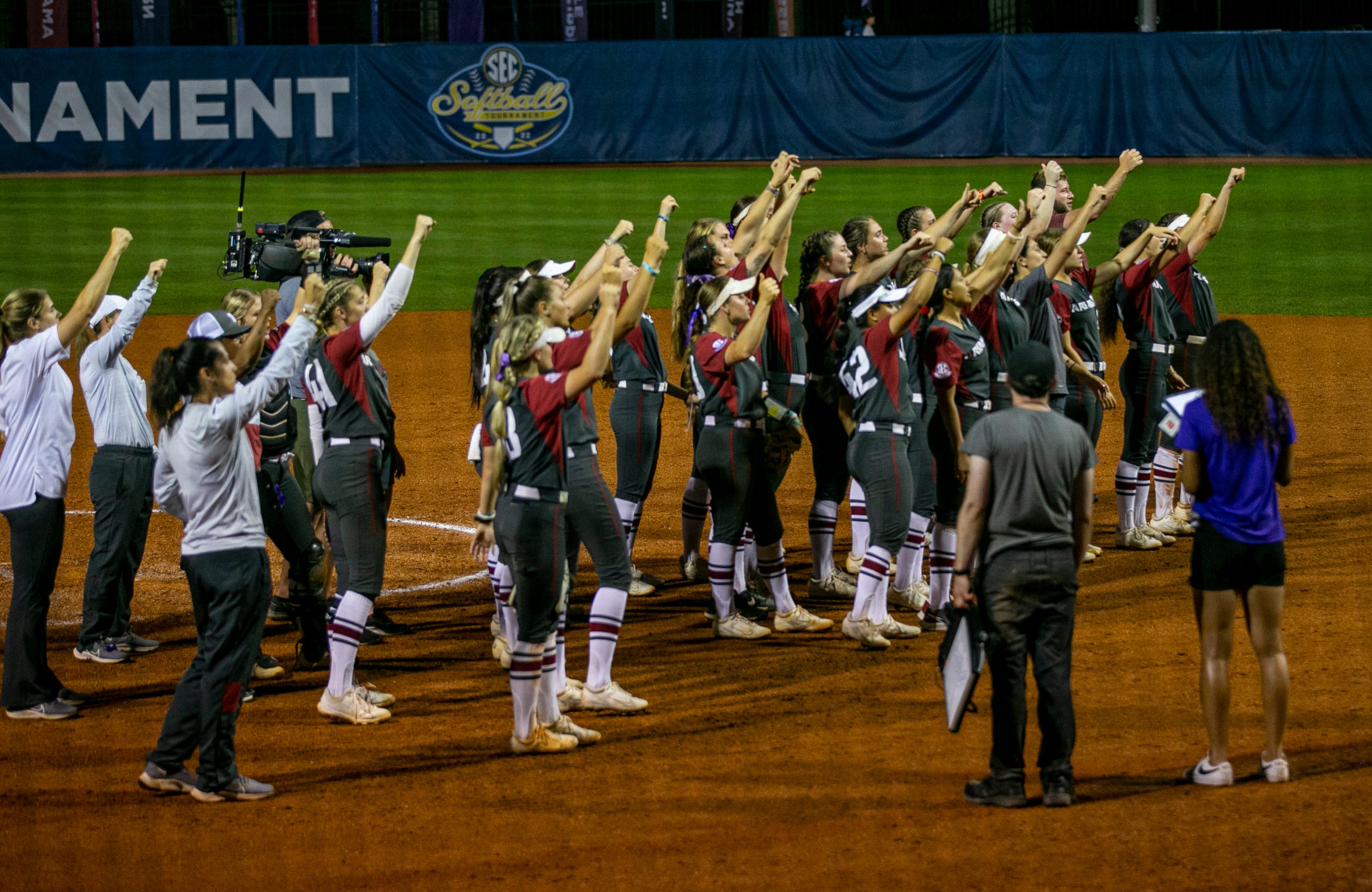 Rain delays Arkansas vs. Oregon softball in NCAA Fayetteville Regional