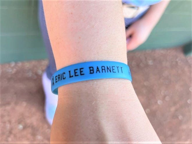 Haven's Brookelyn Barnett displays her bracelet, a symbol of remembering her father, Eric Barnett, who died from cancer in February 2018.