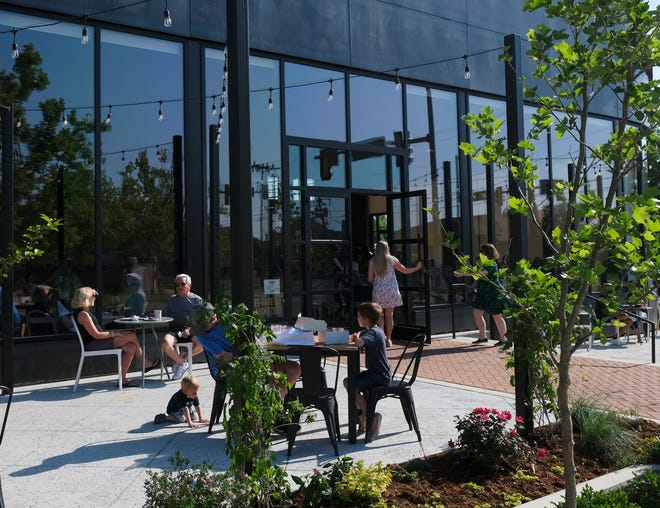 The former Walter Allen Chrysler dealership in Midtown was redeveloped and is home to Harvey Street Bakery and Gardner Studio. Improvements included double paned energy efficient store front windows.