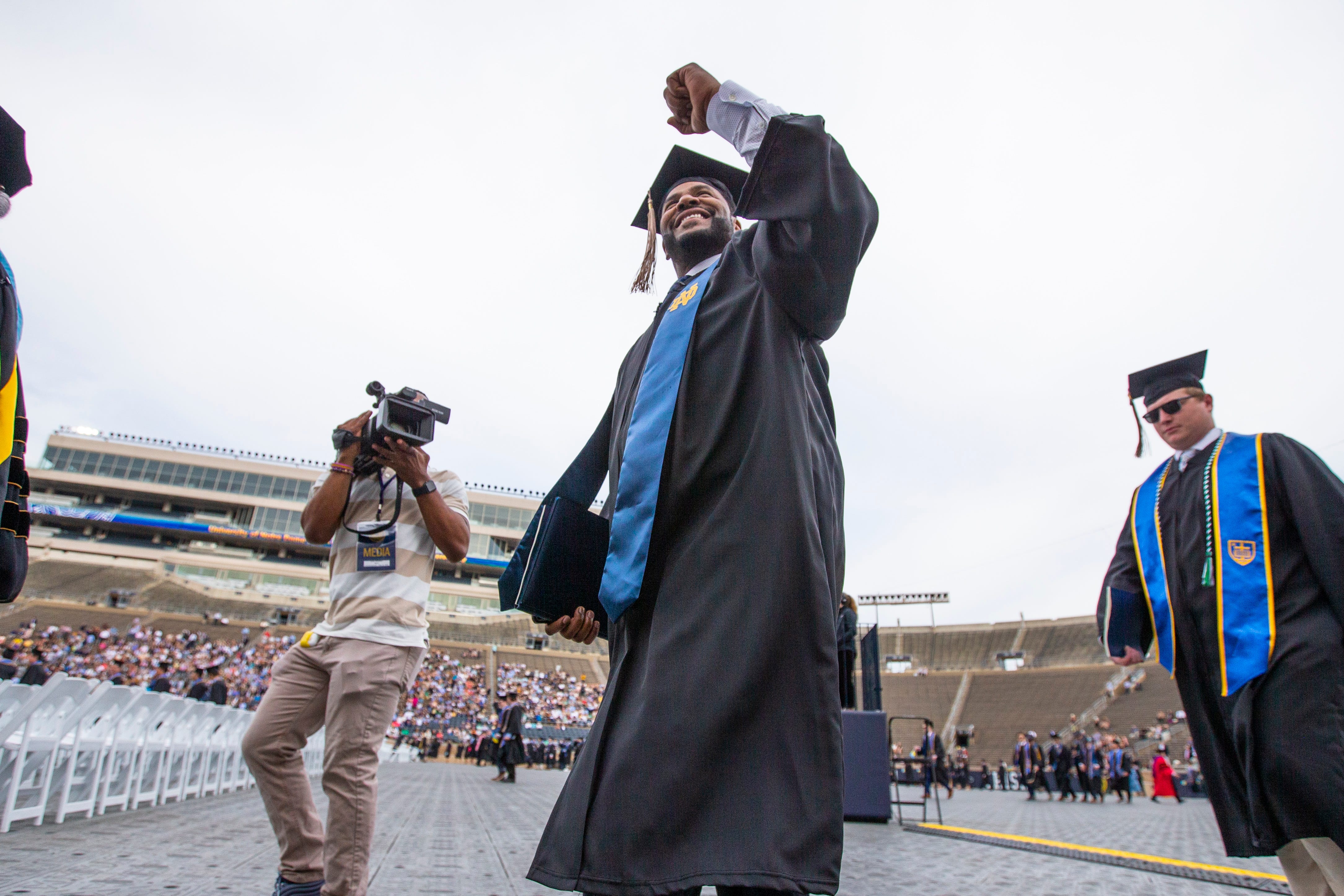 'Promise made, promise kept': Jerome Bettis keeps word to mother, graduates from Notre Dame