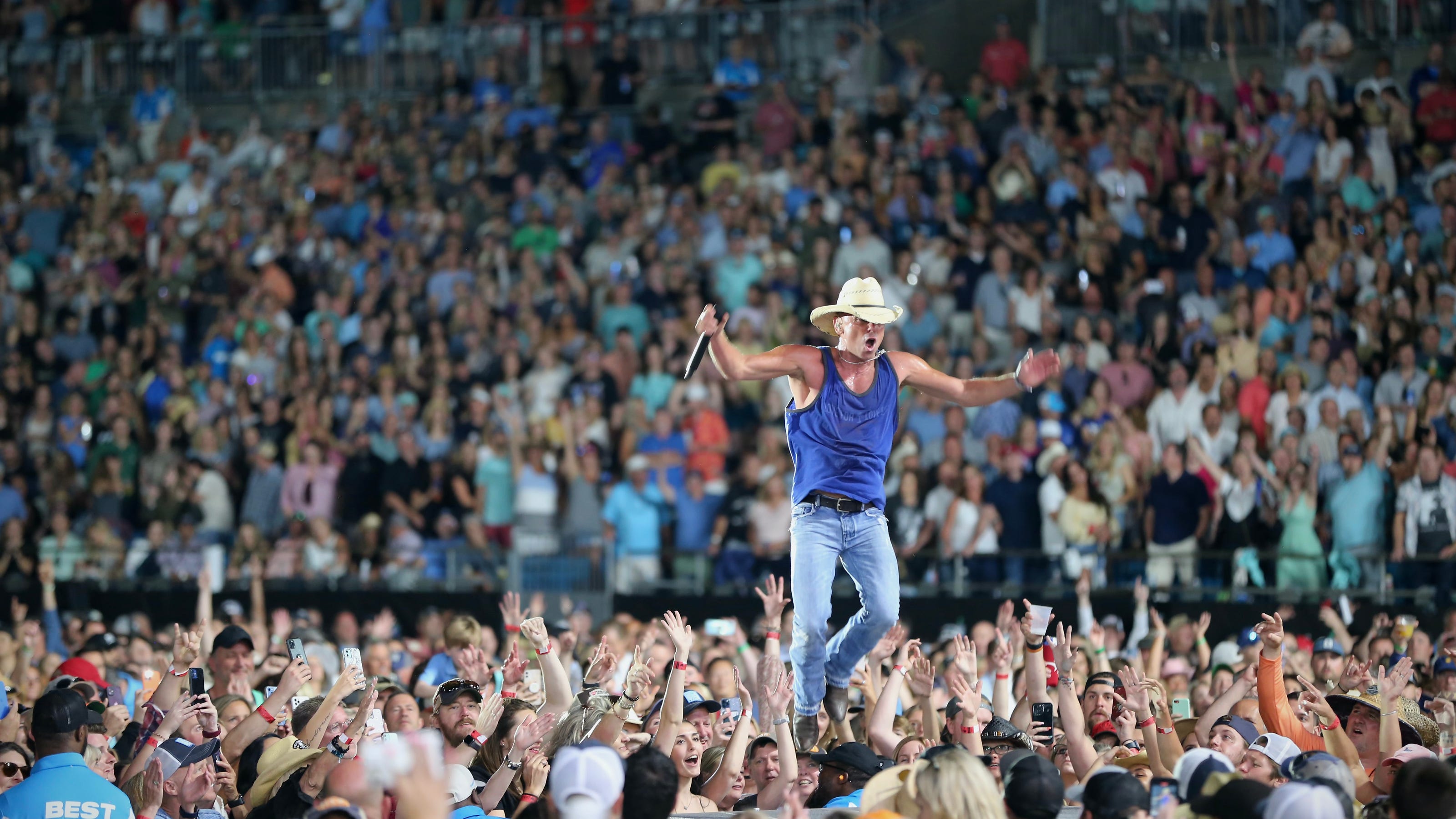 Kenny Chesney, Dan + Shay, more bring stadiumsize joy to Milwaukee