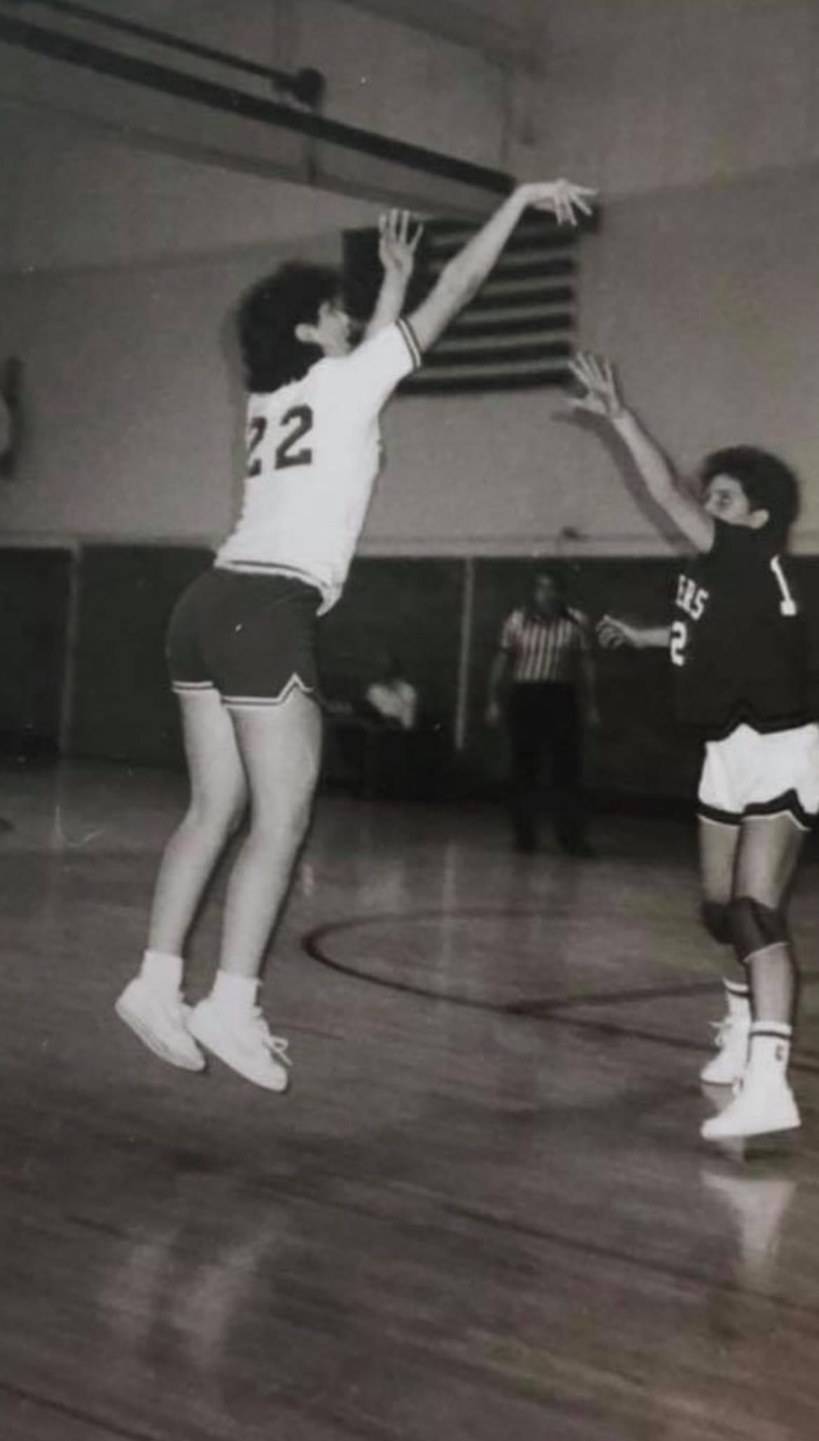 Ellwood City's Annie Malkowiak shoots a jump shot in a game during her freshman season with the Wolverines in 1986.