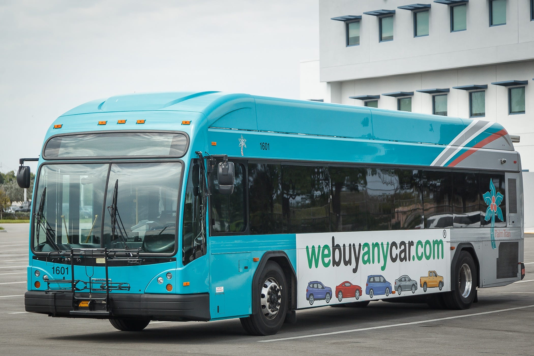 palm-tran-bus-service-to-offer-wifi-bike-racks-and-charging-stations