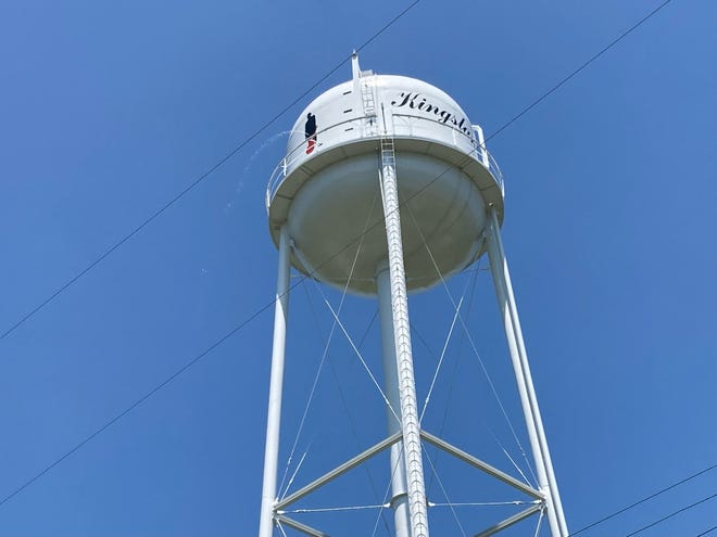 a-silhouette-of-johnny-cash-on-arkansas-water-tower-shot-and-leaked