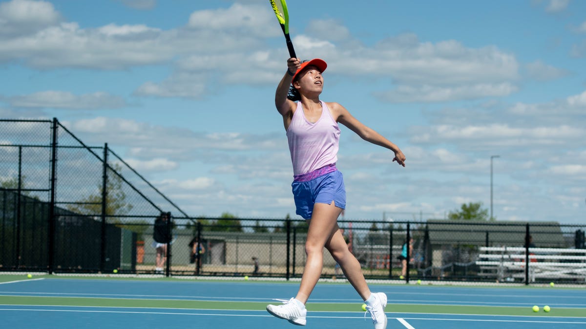 Tim tenis putri Northville bersiap untuk regional