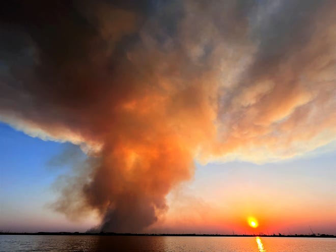Mesquite Heat Fire reaches almost 10,000 acres, burns about 25 homes