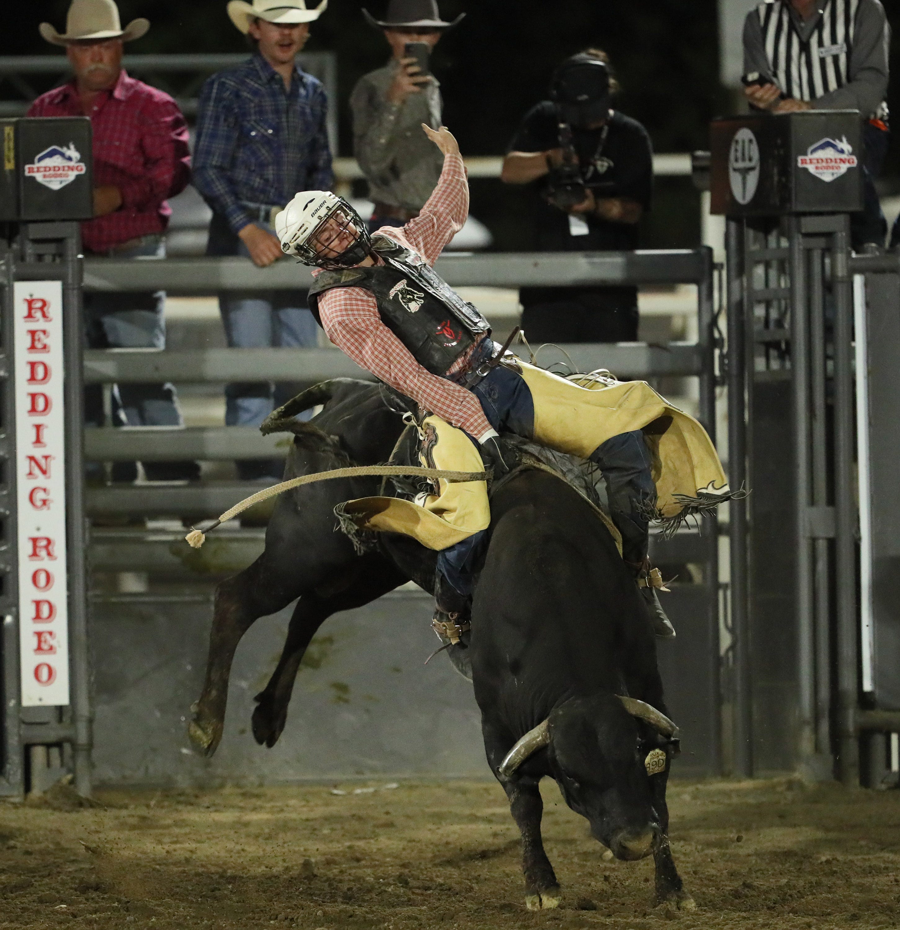 Bull escapes Redding Rodeo in California, injures six people