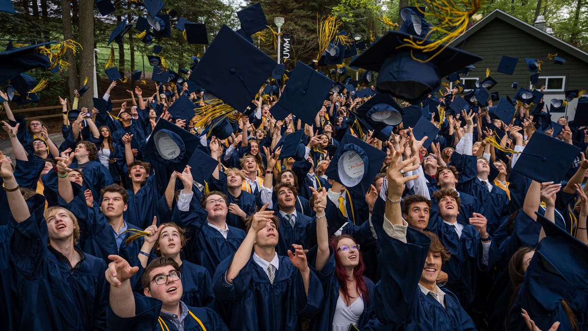2022 Oxford High School seniors graduate