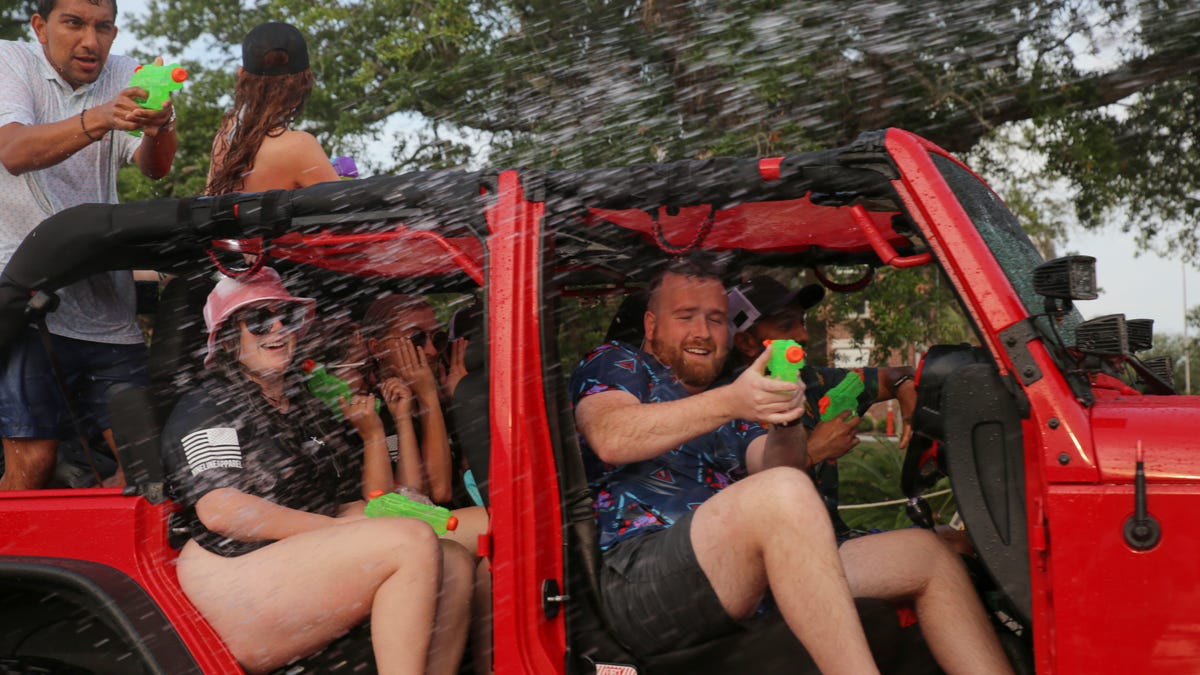 Giant water gun fight returns for Tybee Beach Bum Parade