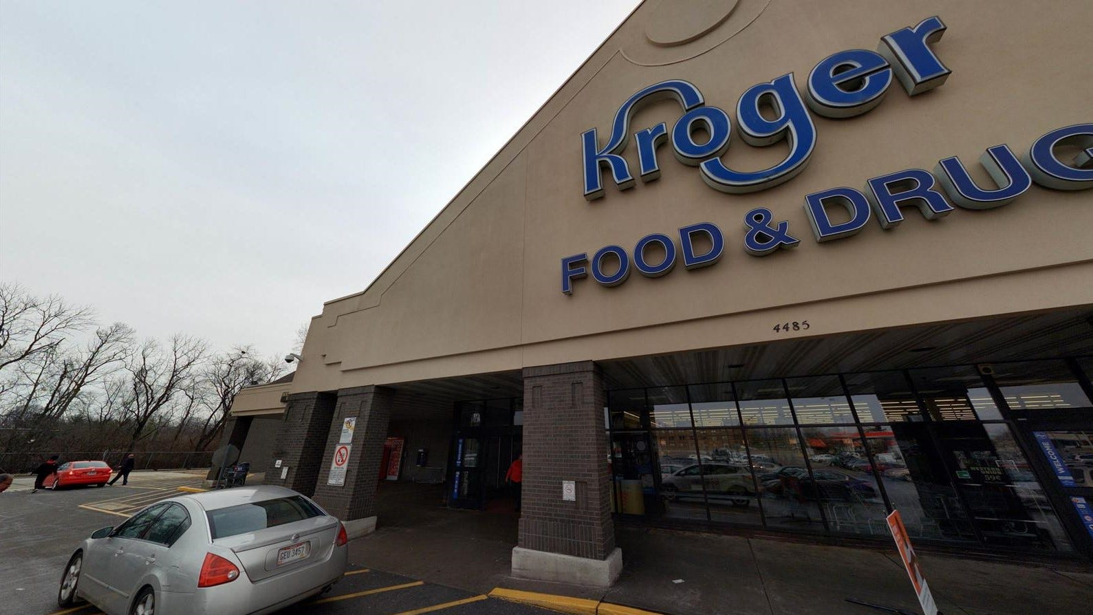 Man fatally shot in altercation with security guard at West Side Kroger
