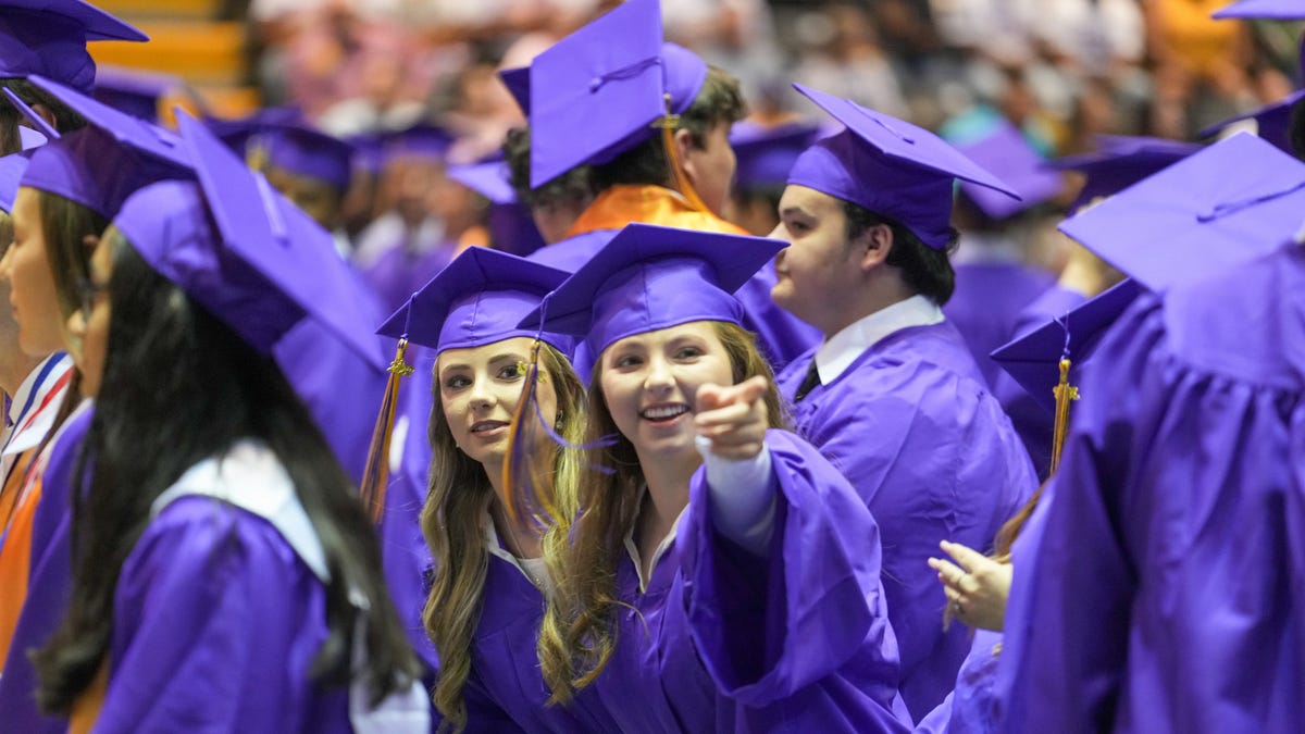 Photos Thibodaux High School holds 2022 graduation ceremony