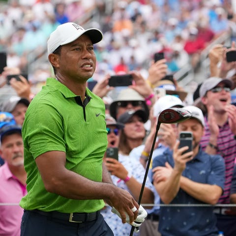Tiger Woods fought through the second round of the