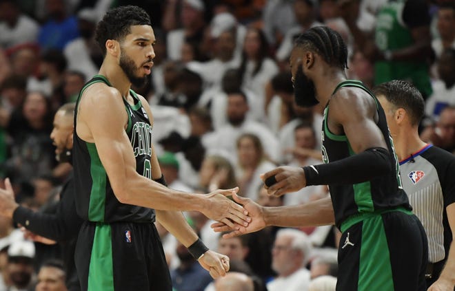 Celtics mengalahkan Heat di Game 5 untuk memimpin 3-2 di final Wilayah Timur