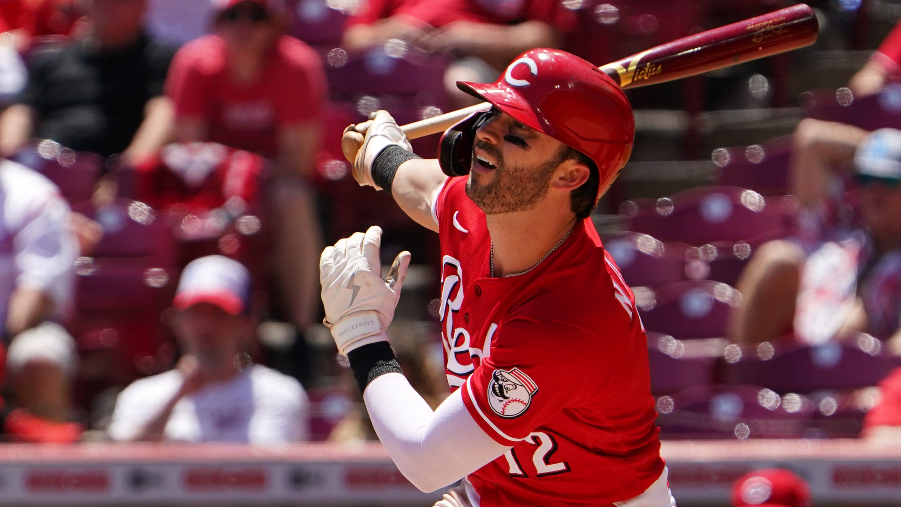 Reds outfielder donates batting gloves to Knothole City Tournament