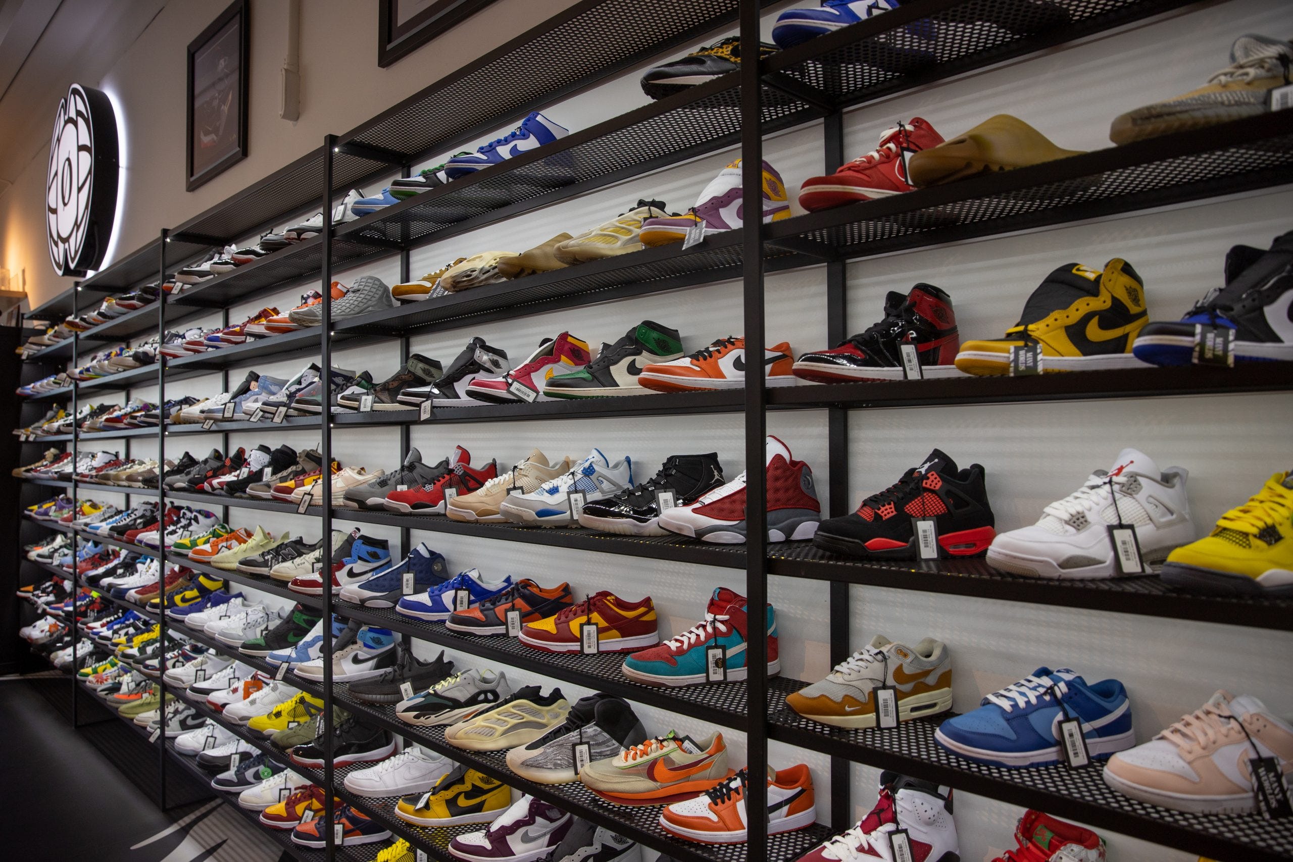 Retro sneaker store outlet